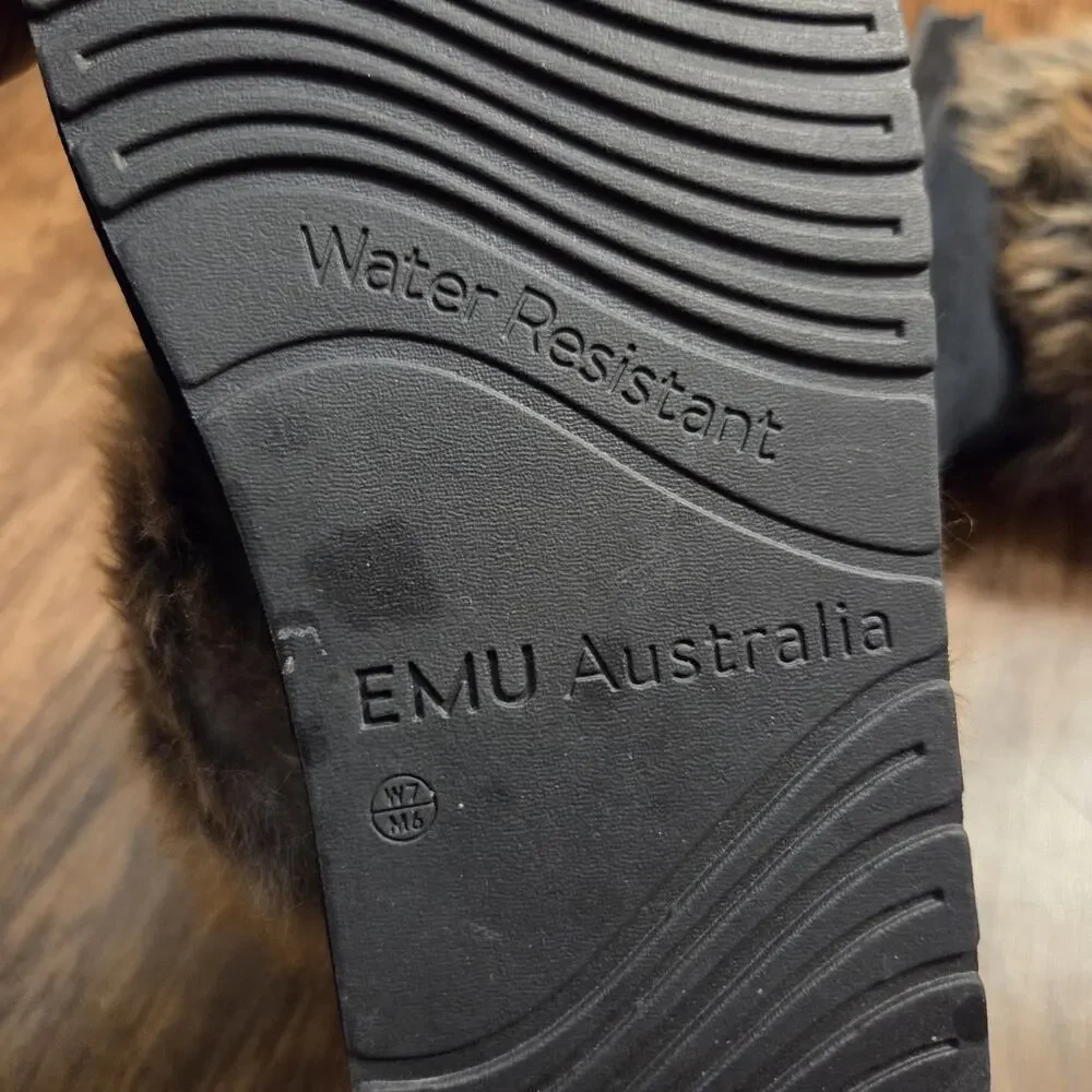 EMU Australia Stinger Mini Lava Boots Womens 7‎ Black Sheepskin Fur Snow Winter